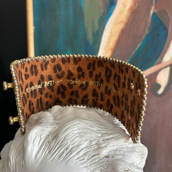 Betsey Johnson Gold and White Bracelet - Picture 6 of 15